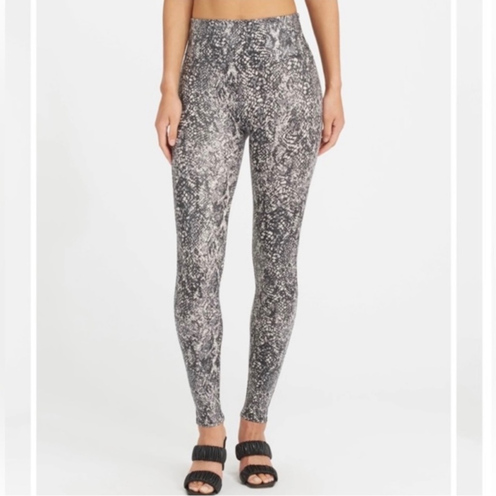 Spans faux leather snake skin print leggings XS